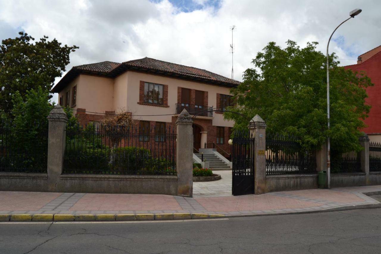 Hotel Villegas Valencia de Don Juan Exterior photo